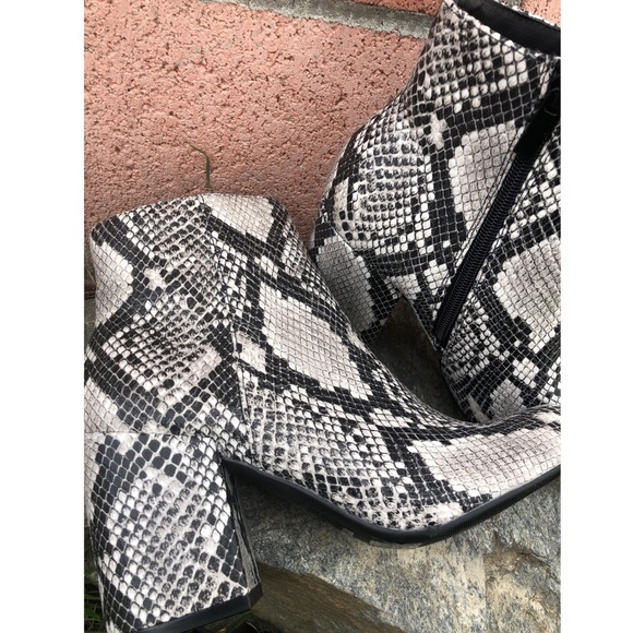 Ankle High Chunky Heel Textured Snake Print Bootie - Picture 4 of 11